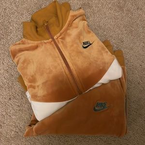 NWOT, Woman: Authentic Nike Velour Tracksuit (M) Jacket (S) pant